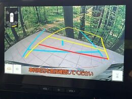 【バックカメラ】駐車時に後方がリアルタイム映像で確認できます。大型商業施設や立体駐車場での駐車時や、夜間のバック時に大活躍！運転スキルに関わらず、今や必須となった装備のひとつです！