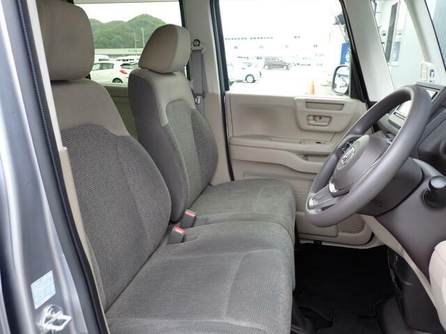 フロントシート、状態良好で安心です。