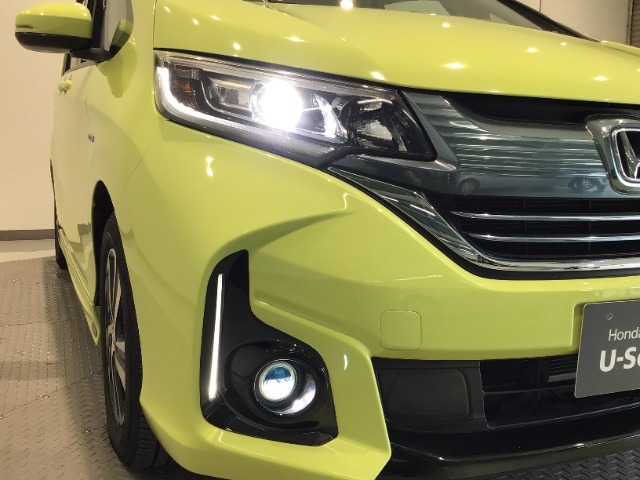 【LEDヘッドライト】ディスチャージヘッドライト（HID）と同等の明るさで、夜道や雨天走行が明るく視界良好！！　フォグライトも装備で、安心感さらにUPです♪安心ドライブを楽しんで下さい♪