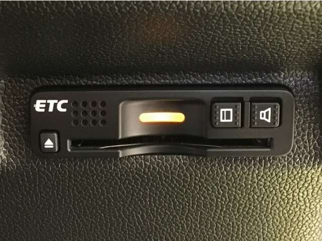 【ETC車載器】もはや必須アイテムのETCを搭載！高速道路のご利用時にとても便利！わずらわしい料金所での現金支払いが不要となりスムーズに通過できます♪