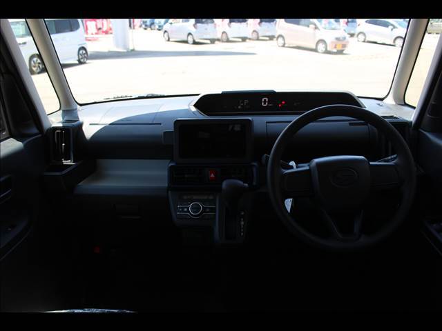 アベカツの納車式☆花束＆ゴールデンキーをもっての記念撮影☆10年に1度と言われるお車の買い替え。忘れられない瞬間をスタッフと主役のお客様で作り上げましょう！！