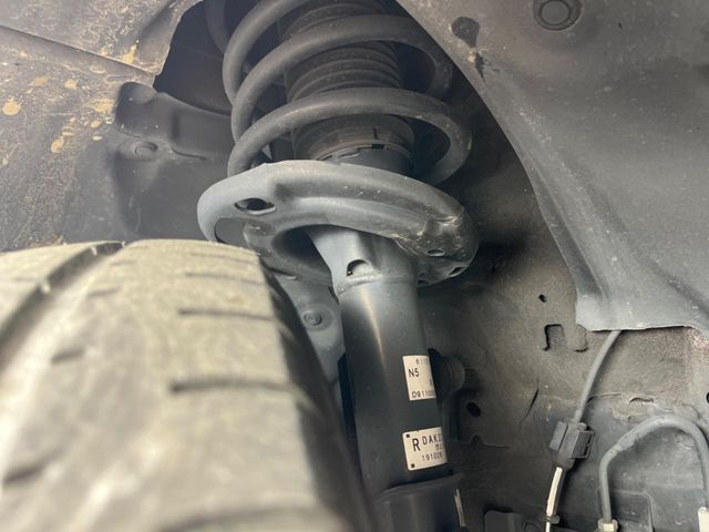 お車を安心してお乗りいただく為には、足回りの定期点検が欠かせません。サービスサポート（有償保証）では無料点検もご提供しており、安心のカーライフをお過ごしいただけるサポート体制が整っています。