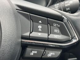 【マツダ・レーダークルーズコントロール】高速道路での長距離走行が楽に！自動で速度を保つクルーズコントロールが、衝突軽減システムと連携し、前方の車両を感知して車間を保つように速度調節してくれます！！