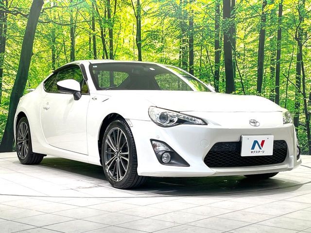 大好評のボディコーティング「弾スプラッシュコート」もご納車までに施工可能。通常のガラスコートと異なる、耐久年数6年の無機質ガラスコーティングが、ボディをキレイな状態に保ってくれます。