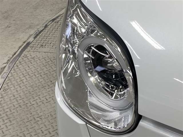 明るく遠くまで照らす光量で夜間走行の視認性を高めます。