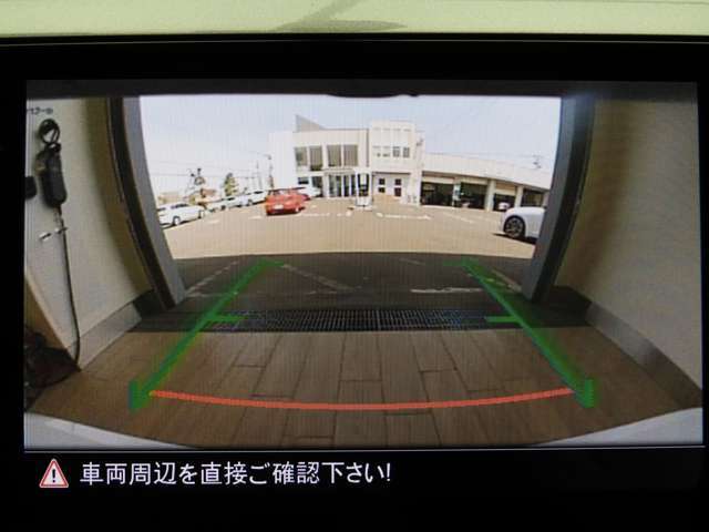 ☆ギヤをリバースに入れると車両後方を映し出します☆