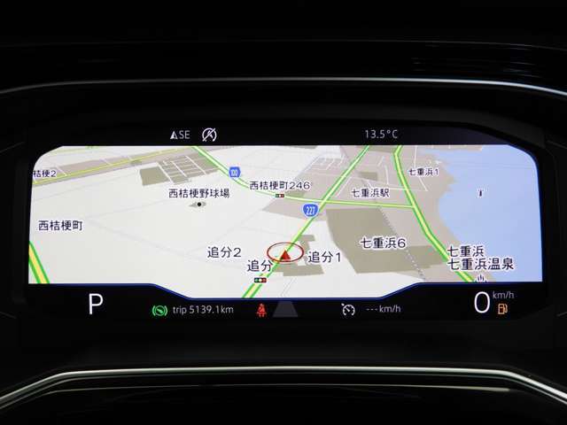 ☆Active　Info　Display：従来のアナログ型に代わる大型ディスプレイによるフルデジタルメータークラスター。速度計・タコメーターに加え、数種類のモードから選択したグラフィックを表示します☆