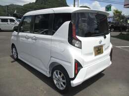 左側は電動スライドドアです♪