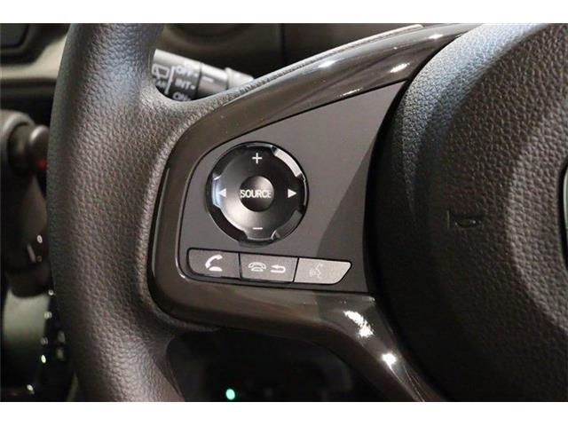 ステアリングリモコン：運転中でもオーディオ操作が手元で行えますよ～♪