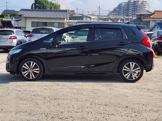 ★画像や動画を見ただけでお車の検討を進める事に抵抗がある方でも気軽に利用できるオンライン商談ならお車の検討はもちろん営業担当や店舗の様子も生中継でご覧いただけますので安心してお車をご検討頂けます。