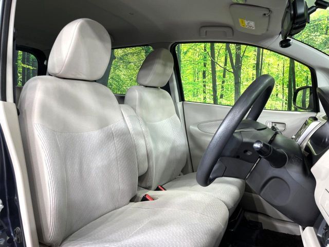 運転席シート廻りは使用感も少なく、良好な状態となっています。丁寧に使われていたことがよくわかりますね。