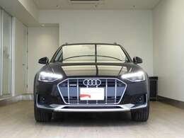 ☆クロスオーバーモデルAudi A4 allroad quattro。オフロードの個性を映し出す逞しい存在感。ひとたび走り出せば専用サスペンションが高いオフロード走破性を感じられます☆