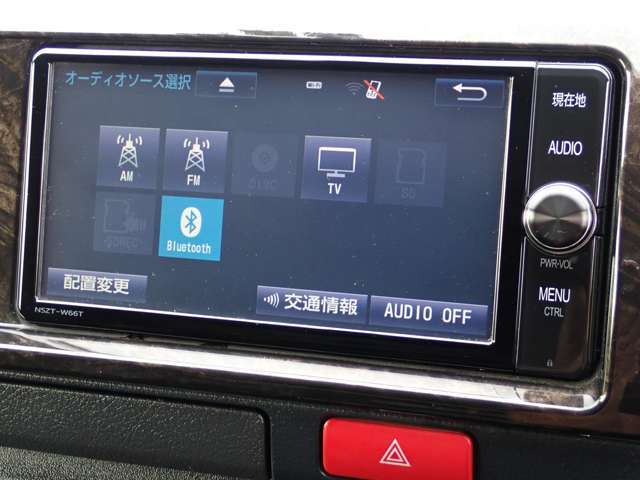 純正SDナビゲーション（NSZT-W66T）が装備されています。フルセグTV視聴＋DVDビデオ＆CD再生が可能です。Bluetooth対応です。