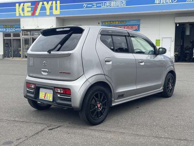 業者によるルームクリーニング実施☆室内の細かい所からエンジンルームまでキレイになった状態でお渡し致します♪