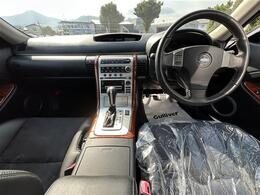 ◆純正ナビ(AM/FM/CD)◆横滑り防止◆黒ハーフレザーシート◆革巻きステアリング◆純正フロアマット◆積載品・オートクチュールグリル◆スペアキー×1◆アクセサリーソケット