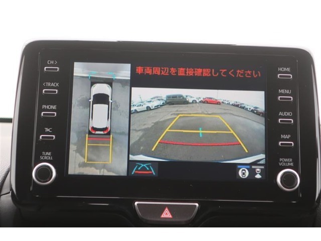 パノラミックビューモニター付きです。車両を上から見たような映像をディスプレイオーディオ画面に表示。運転席からの目視だけでは見にくい、車両周辺の状況をリアルタイムでしっかり確認できます。
