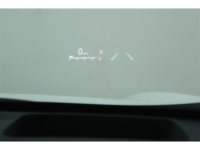 カラーヘッドアップディスプレイ付き。少ない視線移動で情報を確認できるので、運転の疲労軽減に繋がりますよ♪