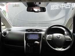 フロントガラスが広く視界が広々としているので、運転がとてもし易いです