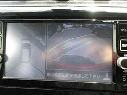 アラウンドビューモニターで車の周囲の情報が室内でわかります。