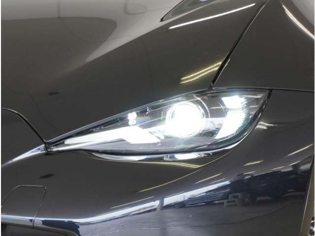 【LEDヘッドライト】省電力で長寿命の明るく運転しやすいLEDヘッドランプです。明るく照らすので暗い夜道からお客様を守ってくれます。お近くの広島マツダまでお越しください。