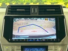 【バックカメラ】駐車時に後方がリアルタイム映像で確認できます。大型商業施設や立体駐車場での駐車時や、夜間のバック時に大活躍！運転スキルに関わらず、今や必須となった装備のひとつです！