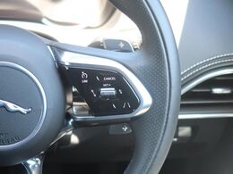 【全車速対応アダプティブクルーズコントロール】ミリ波レーダー+ステレオカメラ+赤外線により前方車輌を認識し、高速道路などの自動車専用道路や渋滞時などではドライバーの負担を大幅に軽減してくれます。