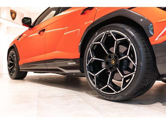 23　PZero Tires 285/35 front