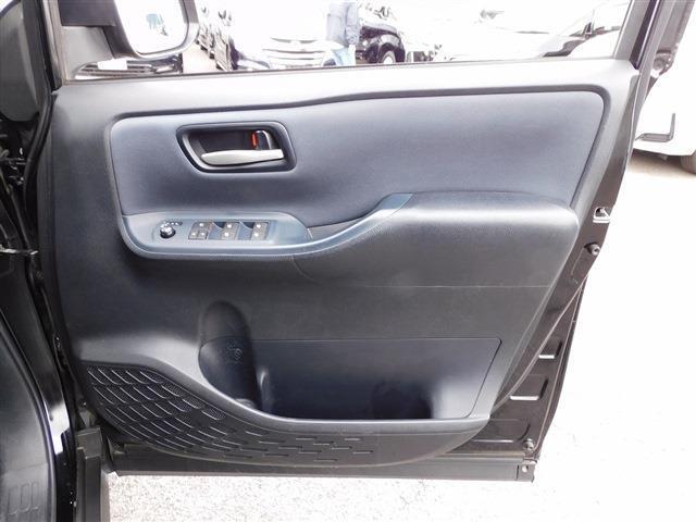 ワンオーナー・9インチフルセグナビ・後席モニター・バックカメラ・BTオーディオ・両側自動ドア・LEDライト・フォグライト・アイドリングストップ・ETC・コーナーセンサー・フロアマット・ドアバイザー