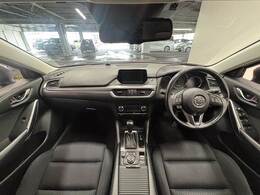 見通しの良いコックピットは普段のドライブに最適。運転しやすいお車となります。