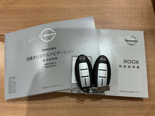 インテリジェントキーを装備しています。バックや服のポケットに入れたまま、ドアの開錠・施錠、エンジン始動が行えて便利ですよ◎