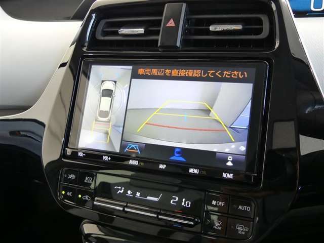 パノラミックビューモニター付きです。車両を上から見たような映像を画面に表示。運転席からの目視だけでは見にくい、車両周辺の状況をリアルタイムでしっかり確認できます。