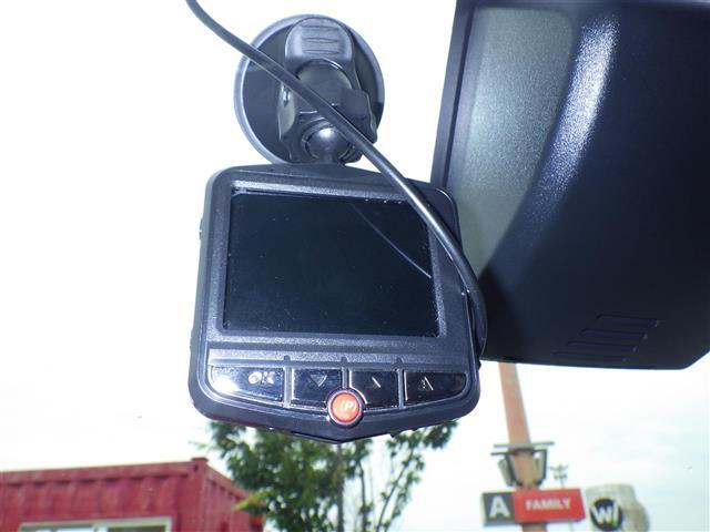 【ドライブレコーダー】映像・音声などの運転中の記録を残します。事故などを起こした起こされた時の証拠になりえますので、もしも時でも安心ですね。