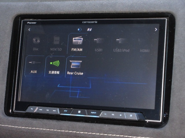 ナビゲーションはパイオニアメモリーナビ（AVIC-CL902）を装着しております。AM、FM、CD、DVD再生、Bluetooth、音楽録音再生、フルセグTVがご使用いただけます。