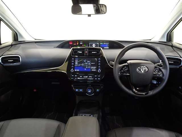 【メーター廻り】シンプルで飽きないデザイン、運転中も視界の邪魔にならない構造になっているので運転に支障もありません♪