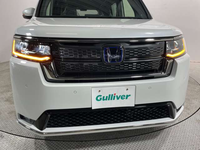 【ヘッドライト】悪天候や夜間の走行も視界良好で安心してお乗りいただけます。