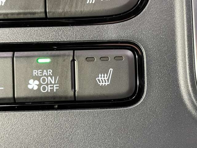 【シートヒーター】寒い日には必要ですね！！運転をさらに快適にしてくれます！！