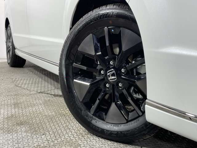 【純正16インチアルミホイール】　＊＊社外アルミホイール/スタッドレスの取り付けも扱っています。＊＊