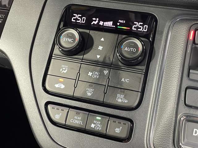 【オートエアコン】車内温度を感知して自動で温度調整をしてくれるのでいつでも快適な車内空間を創り上げます！