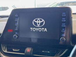 【8インチ　ディスプレイオーディオ】大画面のディスプレイはAppleCarPlayやAndroidAutoが利用可能。大きな画面でスマホナビアプリ等が利用いただけます♪