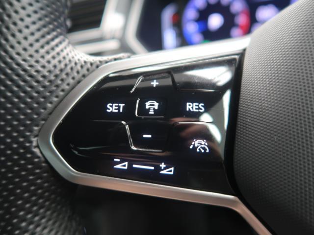 ◆クルーズコントロールにレーダーセンサーを組み合わせ、先行車を測定し設定されたスピードを上限に自動で加減速を行います。一定の車間距離を維持することで、長距離走行でのドライバーの疲労を低減させます。