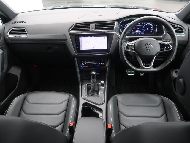 シンプルなデザインと一目でわかるスイッチの配置はPeoples　Car＝みんなの車という考えの現れです。各スイッチにはバックライトもついており、夜間でも安全に操作して頂けます。