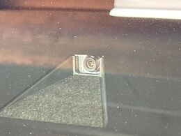 【トヨタセーフティセンス】走行中に前方の車両等を認識し、衝突しそうな時は警報とブレーキで衝突回避と被害軽減をアシスト。より安全にドライブをお楽しみいただけます。