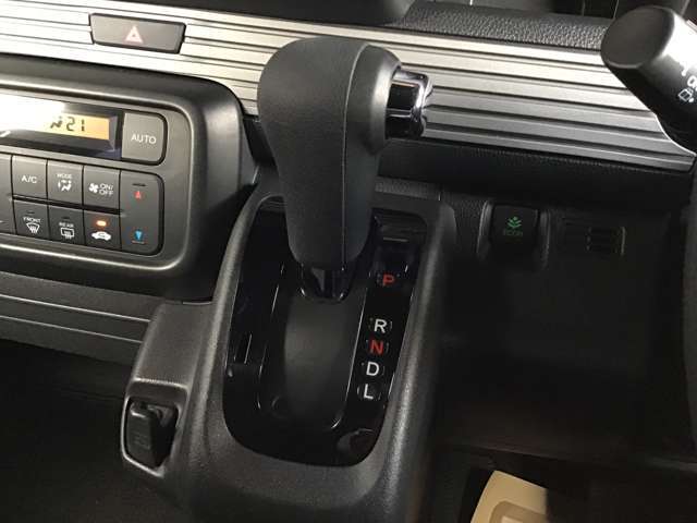 インパネシフトのオートマチック車です。
