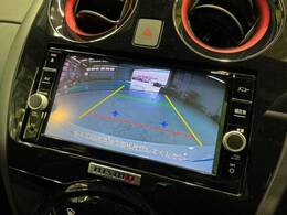 【バックカメラ】駐車時に後方がリアルタイム映像で確認できます。大型商業施設や立体駐車場での駐車時や、夜間のバック時に大活躍！運転スキルに関わらず、今や必須となった装備のひとつです！