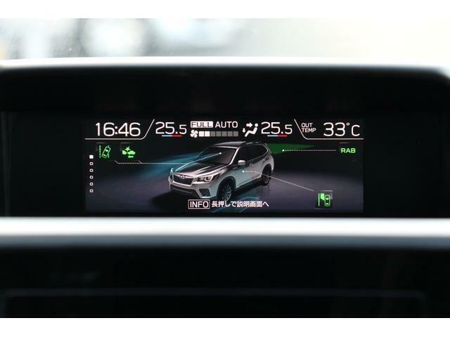 マルチファンクションディスプレイ、画面を切り替えて様々な車両情報を表示。