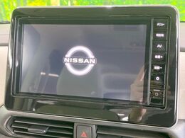【純正ナビ】人気の純正ナビを装備しております。ナビの使いやすさはもちろん、オーディオ機能も充実！キャンプや旅行はもちろん、通勤や買い物など普段のドライブも楽しくなるはず♪