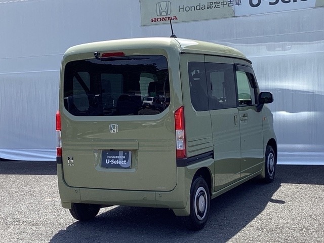 後ろ姿が、カッコイイのもホンダ車だからです。
