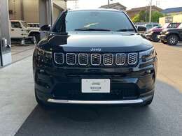 「どこにでも行ける。何でもできる。」Jeepに息づく自由の精神はその素晴らしい性能で、Jeepだから辿り着ける未知なる世界へ誘い心と身体を開放します。