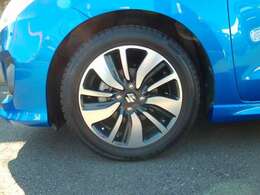 足元を引き締めて魅せるアルミホイールを装着☆