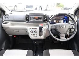 前席全体　目線も高く広い視界で安心して運転することができますね！